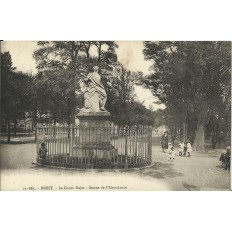 CPA: BREST, Le Cours Dajot - Statue de l'Abondance, années 1910