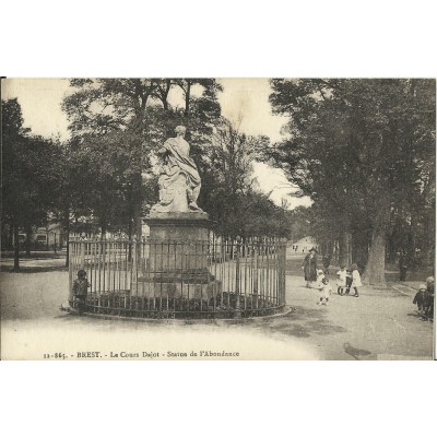 CPA: BREST, Le Cours Dajot - Statue de l'Abondance, années 1910