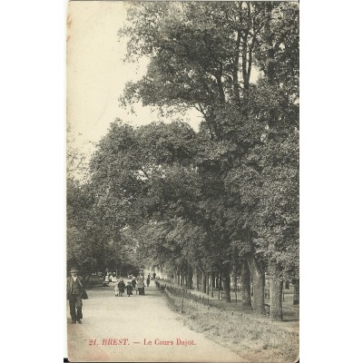 CPA: BREST, Promeneurs sur le Cours Dajot, vers 1900