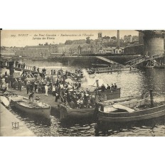 CPA: BREST, Au Pont Gueydon, Embarcations de l'Escadre, Vivres, 1910