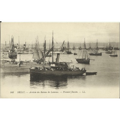 CPA: BREST, Arrivée du Bateau de Lanveac, vers 1910