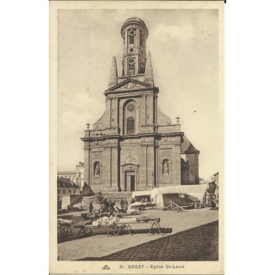 CPA: BREST, Une vue de l'Eglise St-Louis (C), vers 1920