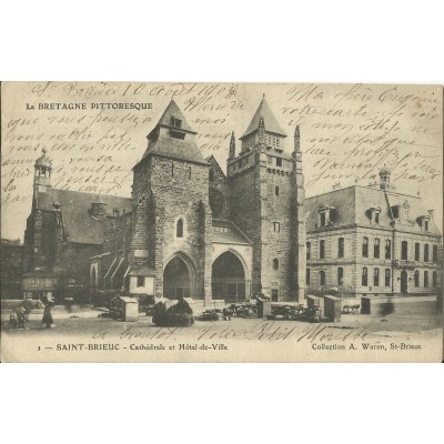 CPA: SAINT-BRIEUC, Etals devant la Cathédrale, années 1900