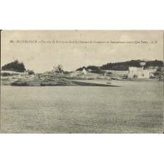 CPA: PLOUMANAC'H, Un Coin du Port et le Chateau de Costaérès, vers 1920