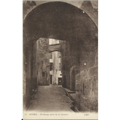 CPA: ANTIBES, Ancienne Porte de la Citadelle, vers 1910