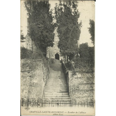 CPA: GRAVILLE-SAINTE-HONORINE, Escalier de l'Abbaye (1910)