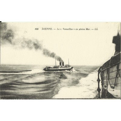 CPA: DIEPPE, Le "Versailles" en Pleine Mer, vers 1910.