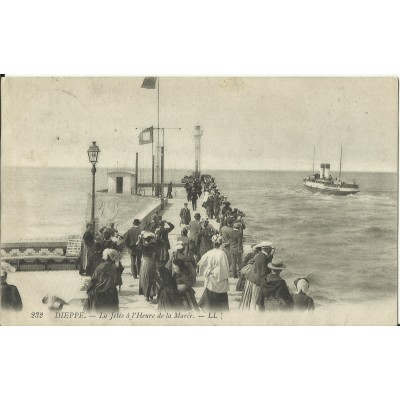 CPA: DIEPPE, La Jetée à l'Heure de la Marée, Animée, vers 1910.