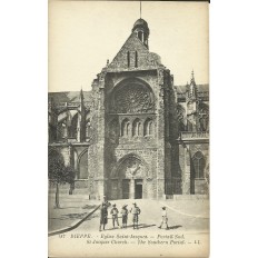 CPA: DIEPPE, Eglise St-Jacques, Portail Sud, Enfants, vers 1910.