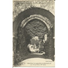 CPA: CHATEAU d' ARQUES-la-BATAILLE, Les 3 PORTES, vers 1910.