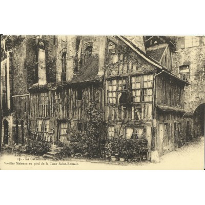 CPA - ROUEN, Vieilles Maisons au pied de la Tour St-Romain - Années 1910