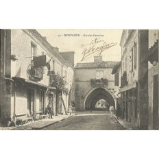 CPA: MONTPAZIER, Grandes Cornières, vers 1900.