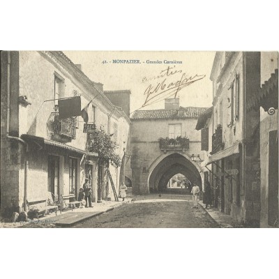 CPA: MONTPAZIER, Grandes Cornières, vers 1900.