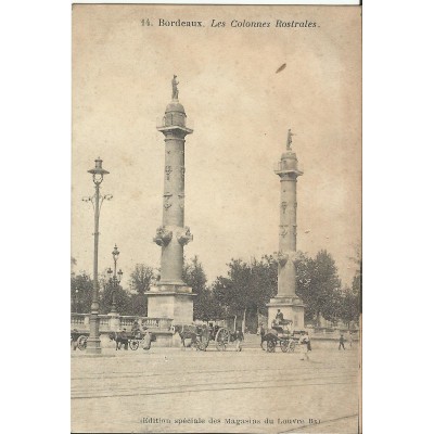 CPA: BORDEAUX, Les Colonnes Rostrales (Animée), vers 1900