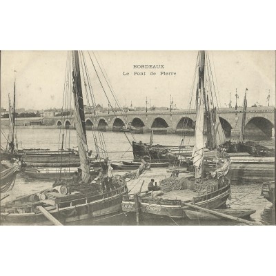 CPA: BORDEAUX, Le Pont de Pierre (Bateaux), vers 1900